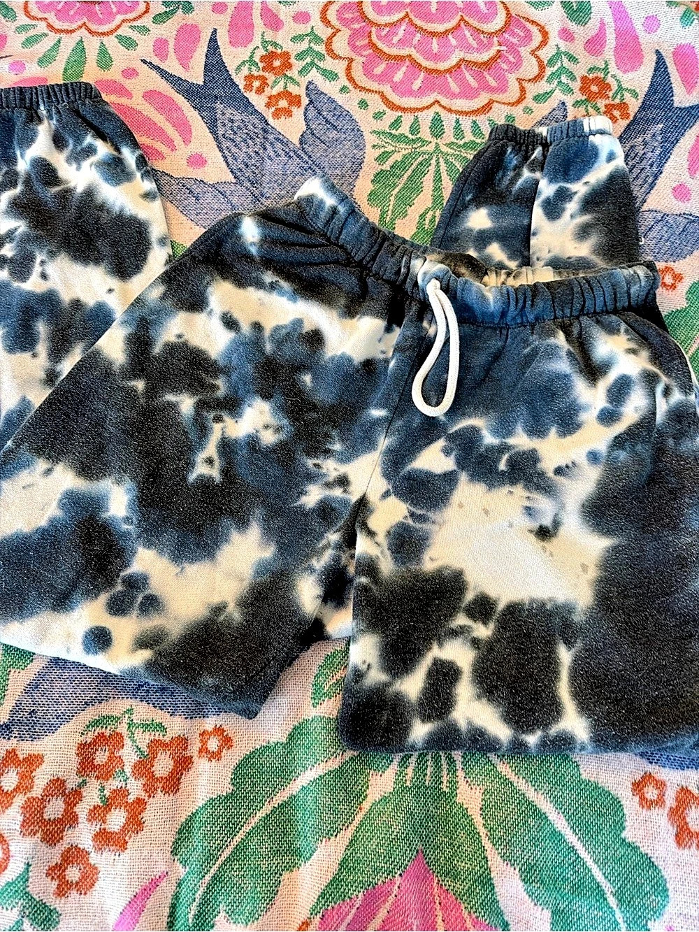 Colsie Tie-Dye Athletic Shorts in Black & Blue Size XS